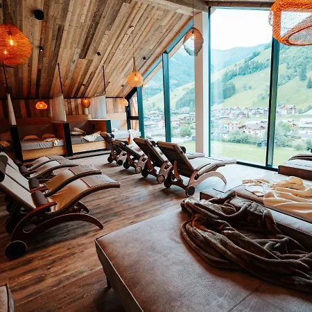 Large With Balcony Terrace, On Ski Slope 라우리스