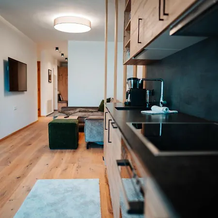 Large With Balcony Terrace, On Ski Slope 라우리스
